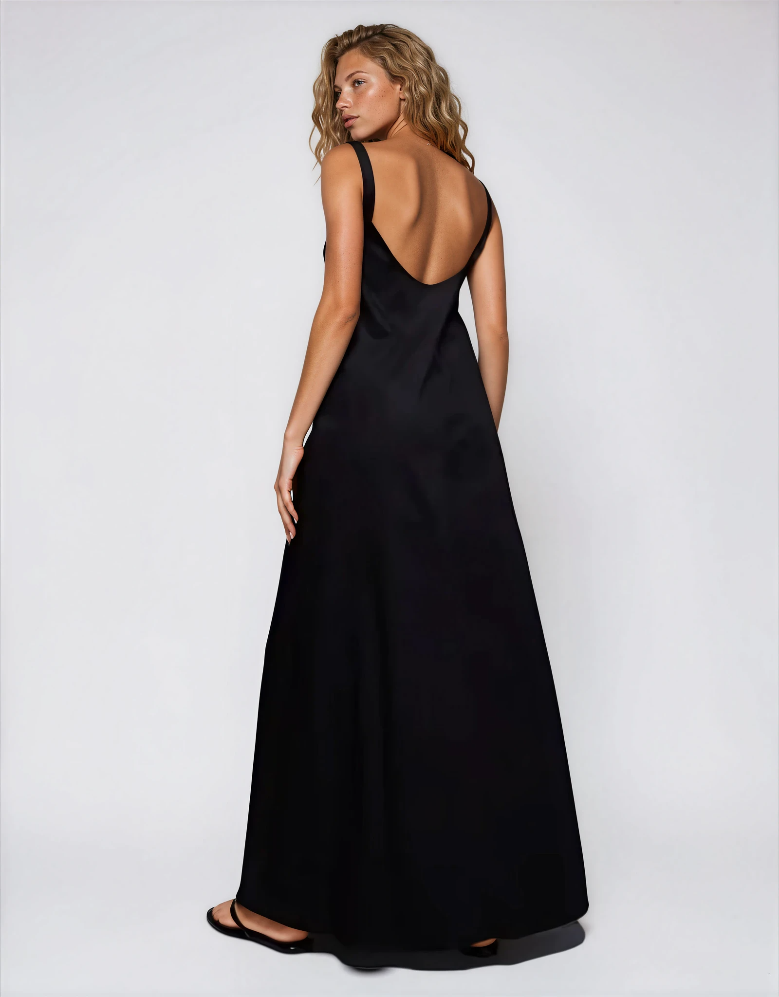 Exclusive Poplin Scoop Neck Trapeze Maxi Dress in Black